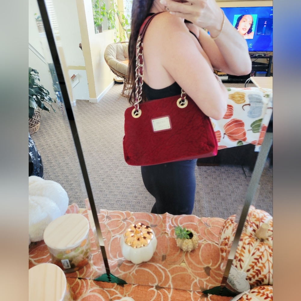 Nicole Miller Cranberry Red Velvet Shoulder Bag W Silver Chain Straps - Picture 11 of 12